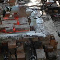 Défournement raku . Stage poterie en Ardèche